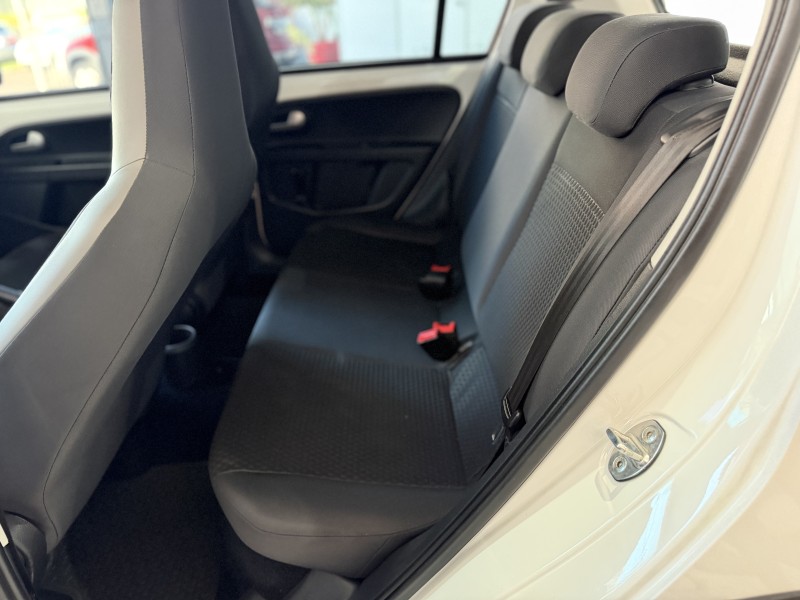 UP 1.0 TSI CROSS 12V FLEX 4P MANUAL - 2017 - PORTãO