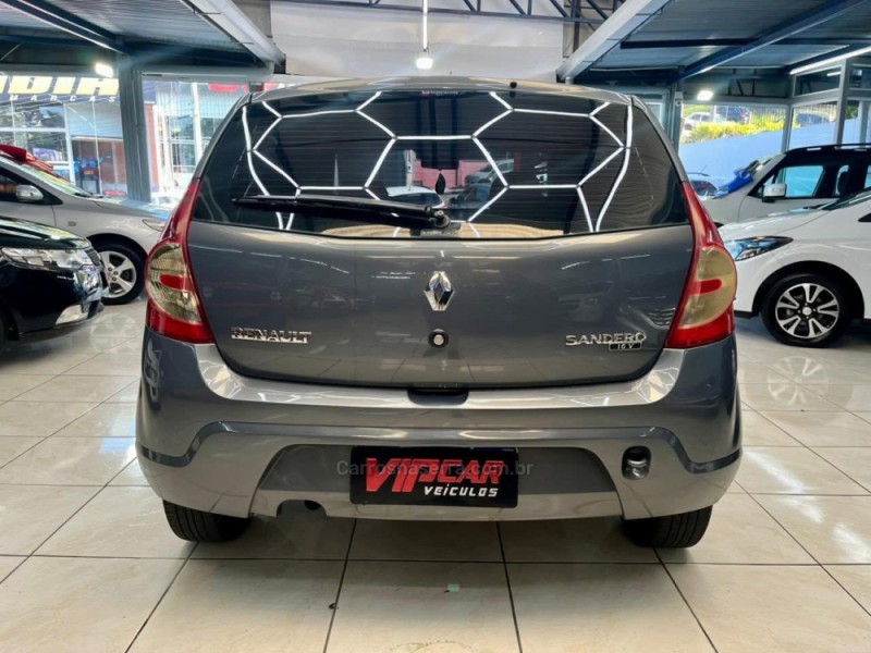 SANDERO 1.0 EXPRESSION 16V FLEX 4P MANUAL - 2011 - ESTâNCIA VELHA