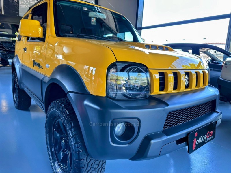 JIMNY 1.3 4ALL 4X4 16V GASOLINA 2P MANUAL - 2017 - TRêS COROAS