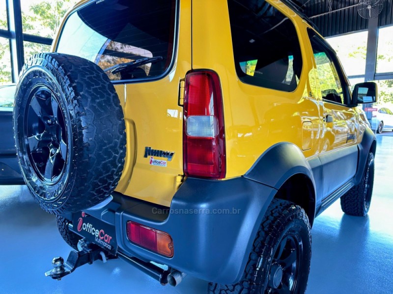 JIMNY 1.3 4ALL 4X4 16V GASOLINA 2P MANUAL - 2017 - TRêS COROAS