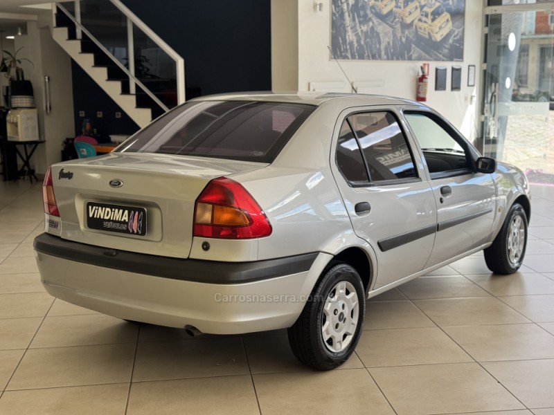 FIESTA 1.0 MPI STREET SEDAN 8V GASOLINA 4P MANUAL - 2002 - FLORES DA CUNHA