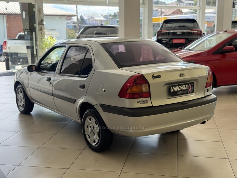 FIESTA 1.0 MPI STREET SEDAN 8V GASOLINA 4P MANUAL - 2002 - FLORES DA CUNHA