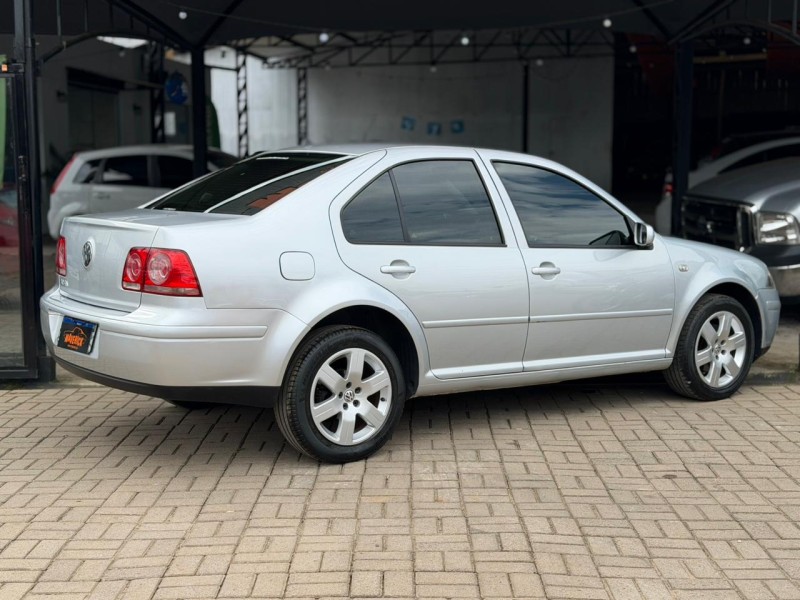 BORA 2.0 MI 8V FLEX 4P MANUAL - 2009 - LAGOA VERMELHA