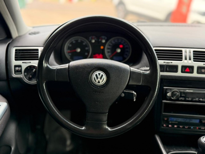 BORA 2.0 MI 8V FLEX 4P MANUAL - 2009 - LAGOA VERMELHA