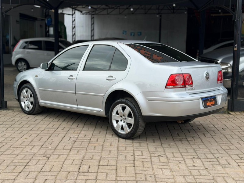 BORA 2.0 MI 8V FLEX 4P MANUAL - 2009 - LAGOA VERMELHA