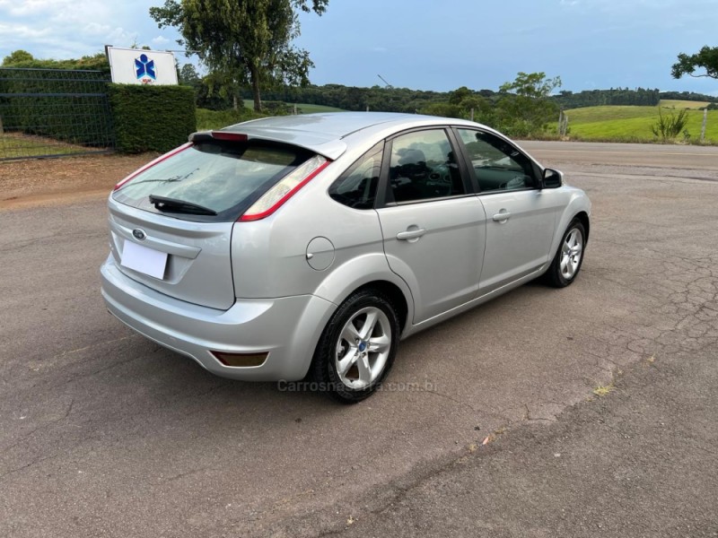 FOCUS 1.6 GLX 8V GASOLINA 4P MANUAL - 2012 - NOVA PRATA