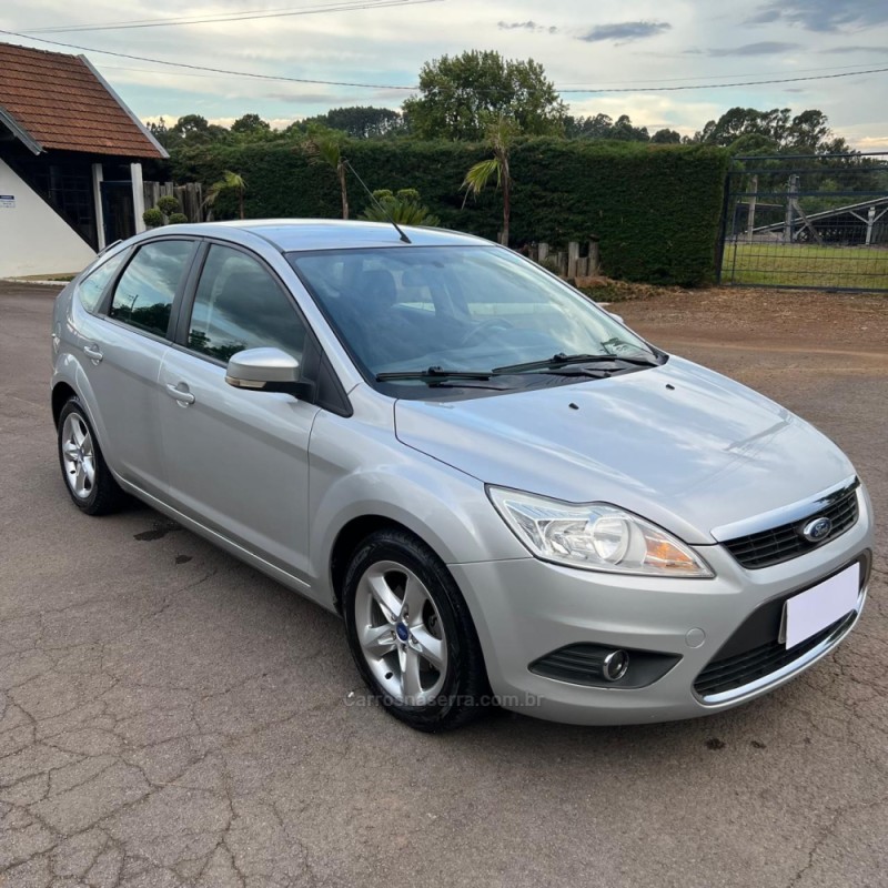 FOCUS 1.6 GLX 8V GASOLINA 4P MANUAL - 2012 - NOVA PRATA