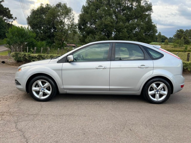 FOCUS 1.6 GLX 8V GASOLINA 4P MANUAL - 2012 - NOVA PRATA