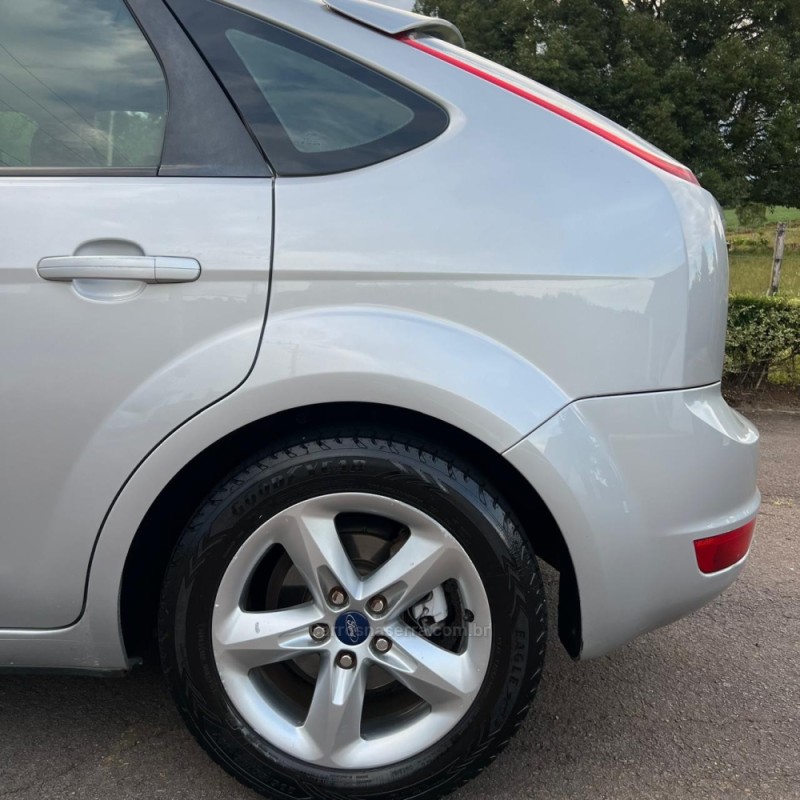 FOCUS 1.6 GLX 8V GASOLINA 4P MANUAL - 2012 - NOVA PRATA