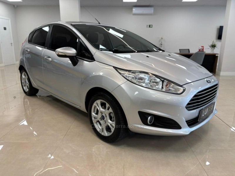 FIESTA 1.5 SE HATCH 16V FLEX 4P MANUAL - 2015 - CARLOS BARBOSA