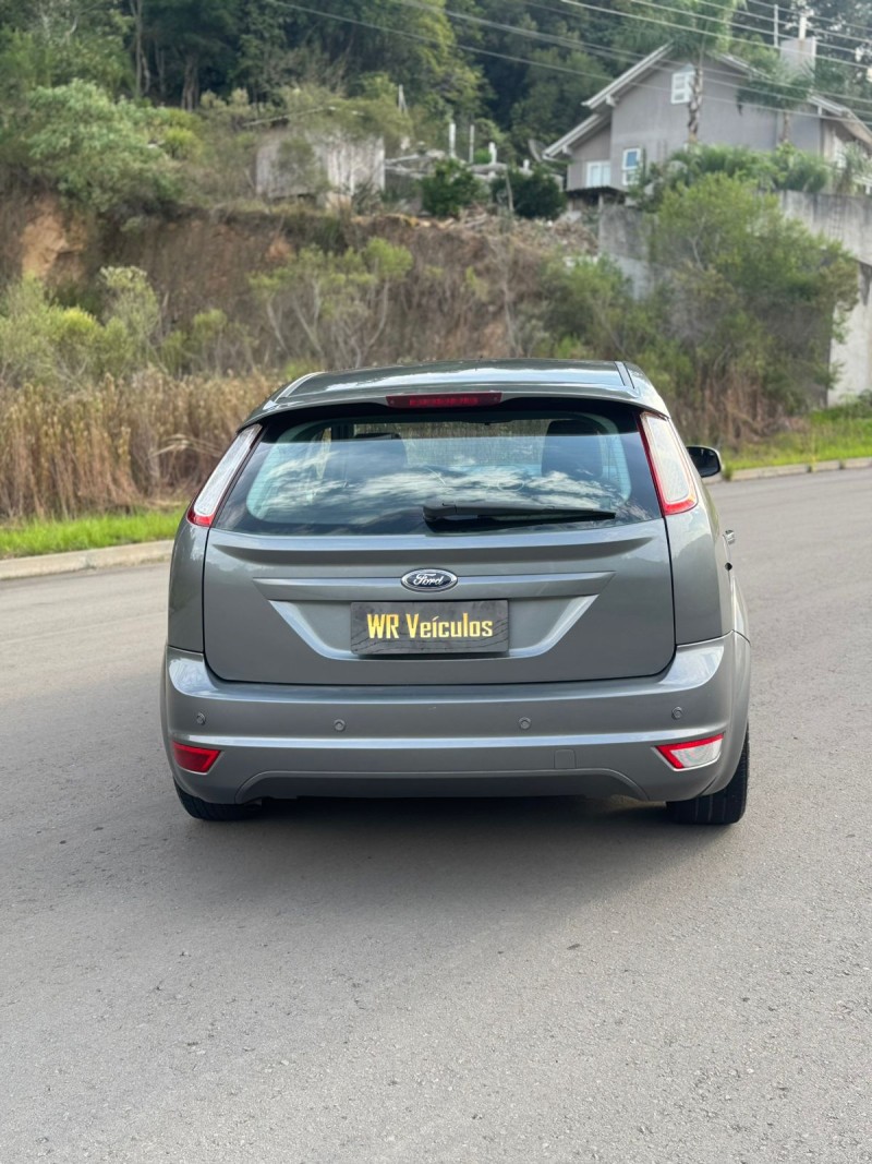 FOCUS 1.6 GLX 16V FLEX 4P MANUAL - 2013 - BENTO GONçALVES