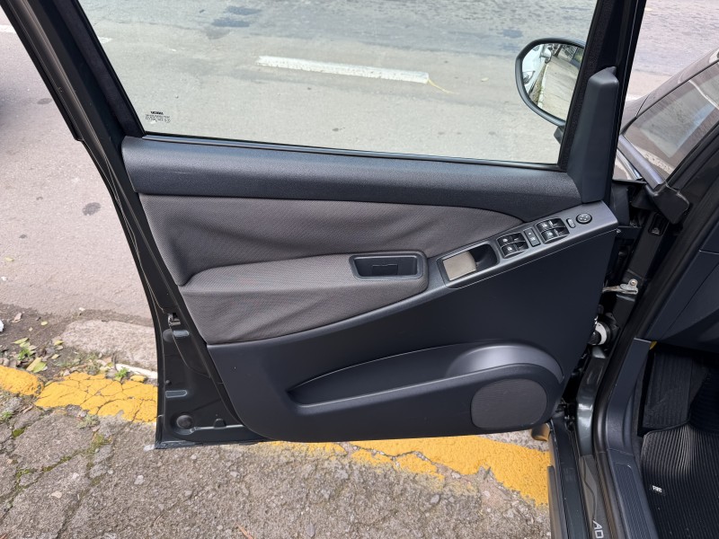 IDEA 1.8 MPI ADVENTURE 8V FLEX 4P MANUAL - 2011 - GARIBALDI