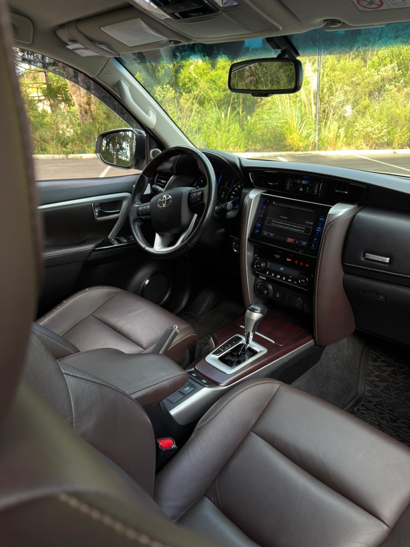 HILUX SW4 2.8 SRX 4X4 7 LUGARES 16V TURBO INTERCOOLER DIESEL 4P AUTOMÁTICO - 2019 - ANTôNIO PRADO