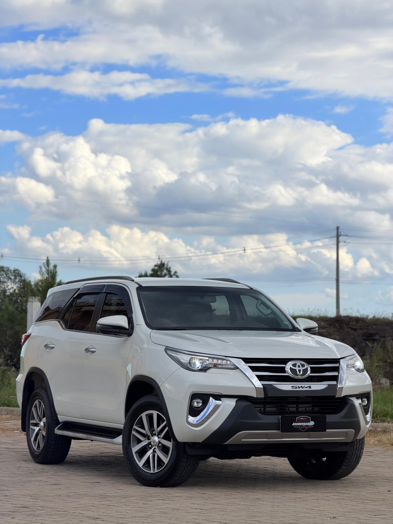 HILUX SW4 2.8 SRX 4X4 7 LUGARES 16V TURBO INTERCOOLER DIESEL 4P AUTOMÁTICO - 2019 - ANTôNIO PRADO