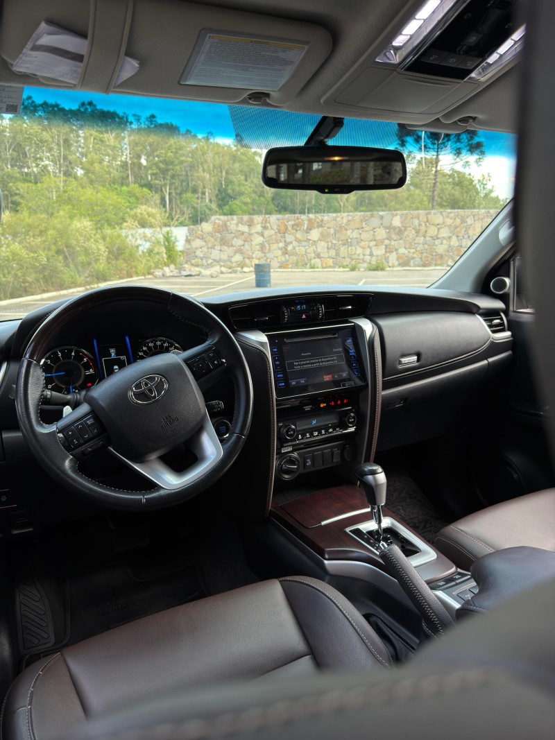 HILUX SW4 2.8 SRX 4X4 7 LUGARES 16V TURBO INTERCOOLER DIESEL 4P AUTOMÁTICO - 2019 - ANTôNIO PRADO