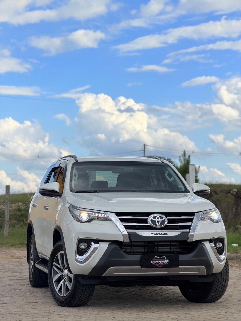 HILUX SW4 2.8 SRX 4X4 7 LUGARES 16V TURBO INTERCOOLER DIESEL 4P AUTOMÁTICO - 2019 - ANTôNIO PRADO