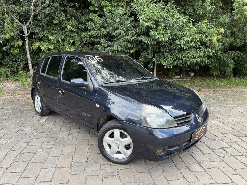 CLIO 1.0 PRIVILÉGE 16V FLEX 4P MANUAL - 2006 - CAXIAS DO SUL