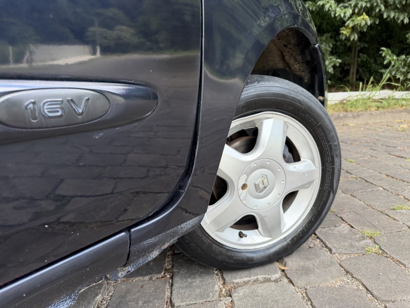 CLIO 1.0 PRIVILÉGE 16V FLEX 4P MANUAL - 2006 - CAXIAS DO SUL