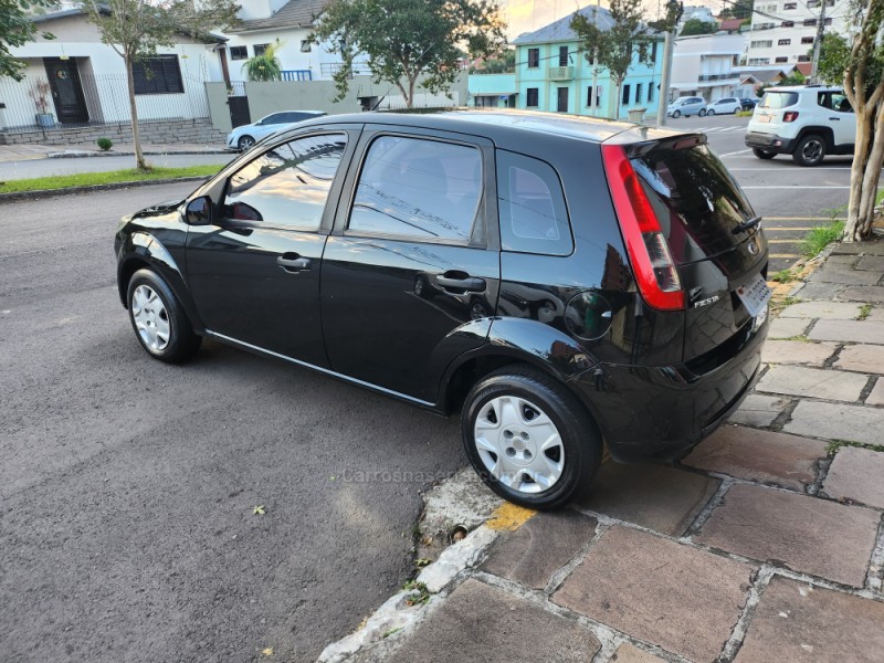 FIESTA 1.6 MPI 8V GASOLINA 4P MANUAL - 2011 - VERANóPOLIS