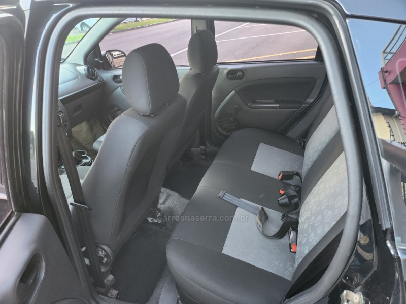 FIESTA 1.6 MPI 8V GASOLINA 4P MANUAL - 2011 - VERANóPOLIS