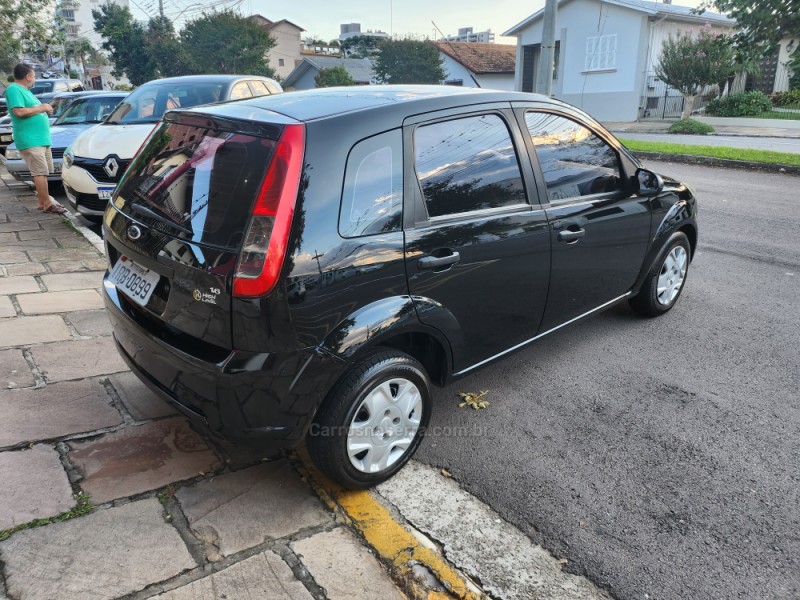 FIESTA 1.6 MPI 8V GASOLINA 4P MANUAL - 2011 - VERANóPOLIS