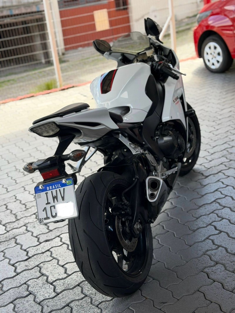 CBR 1000RR FIREBLADE - 2014 - CAXIAS DO SUL