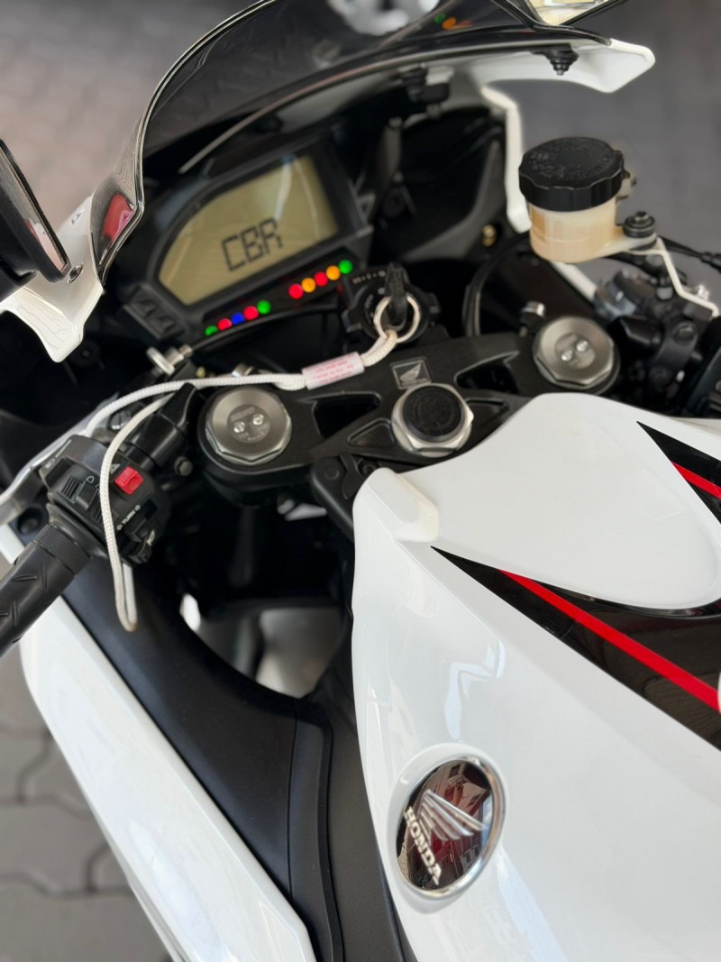 CBR 1000RR FIREBLADE - 2014 - CAXIAS DO SUL