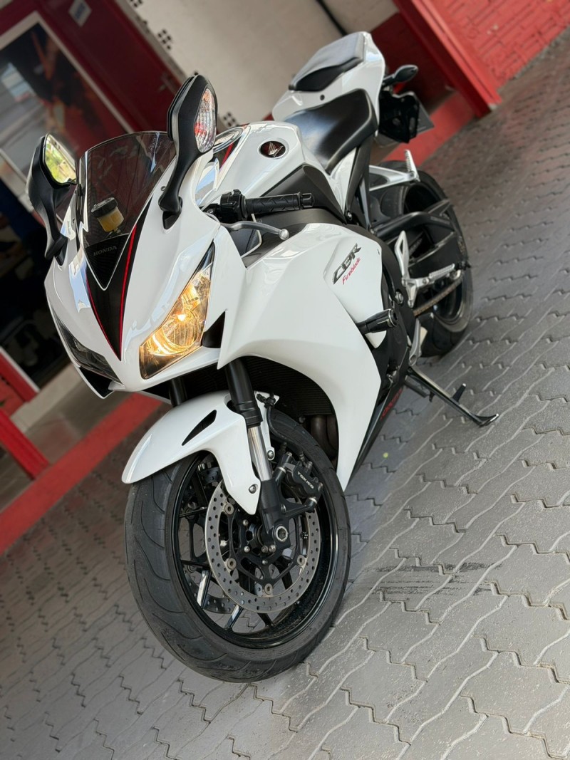 CBR 1000RR FIREBLADE - 2014 - CAXIAS DO SUL