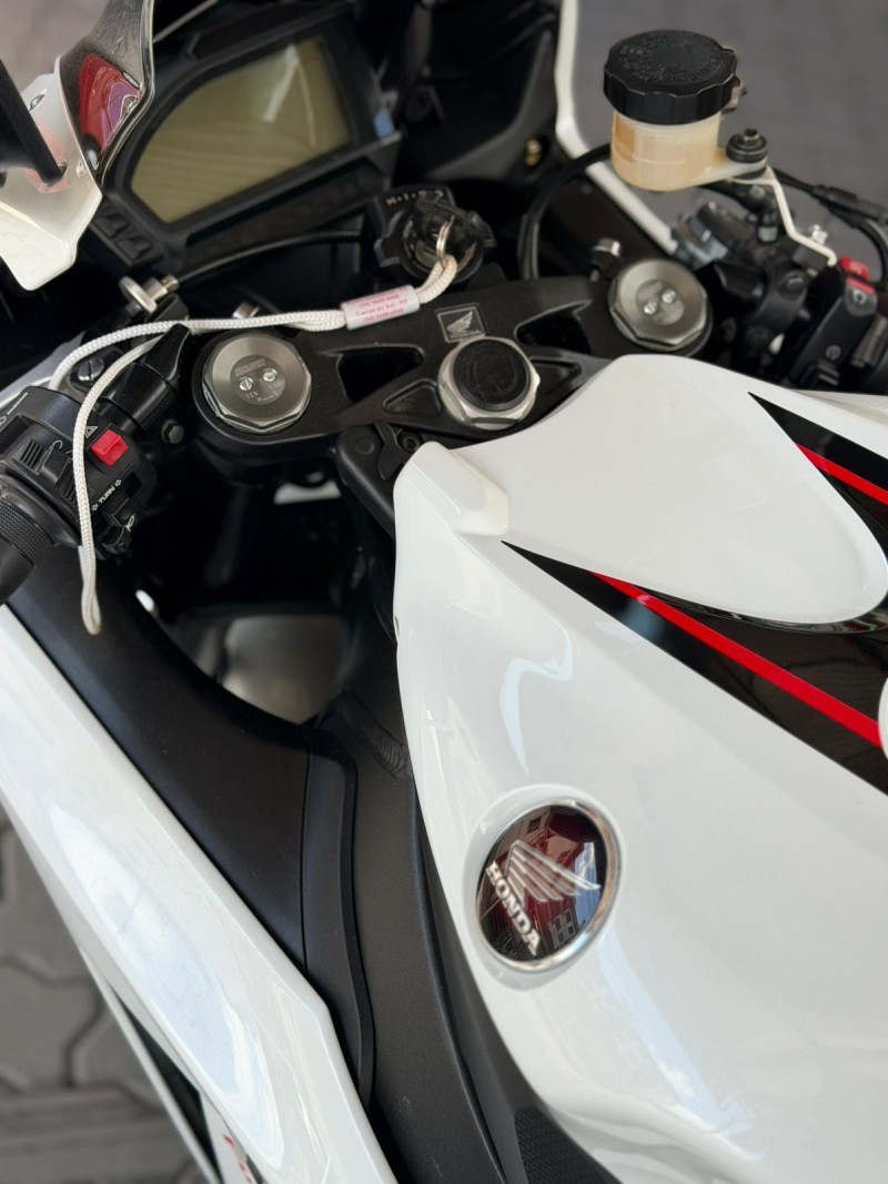CBR 1000RR FIREBLADE - 2014 - CAXIAS DO SUL