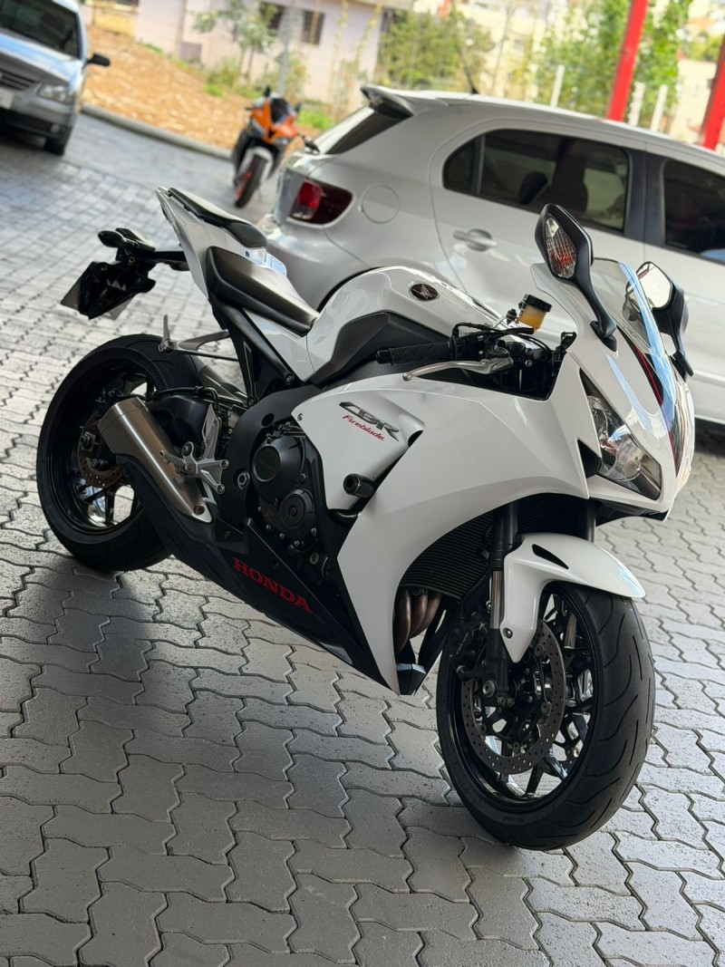CBR 1000RR FIREBLADE - 2014 - CAXIAS DO SUL