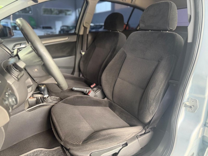 VECTRA 2.0 MPFI GT HATCH 8V FLEX 4P MANUAL - 2011 - CARLOS BARBOSA