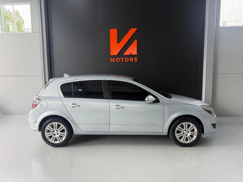 VECTRA 2.0 MPFI GT HATCH 8V FLEX 4P MANUAL - 2011 - CARLOS BARBOSA