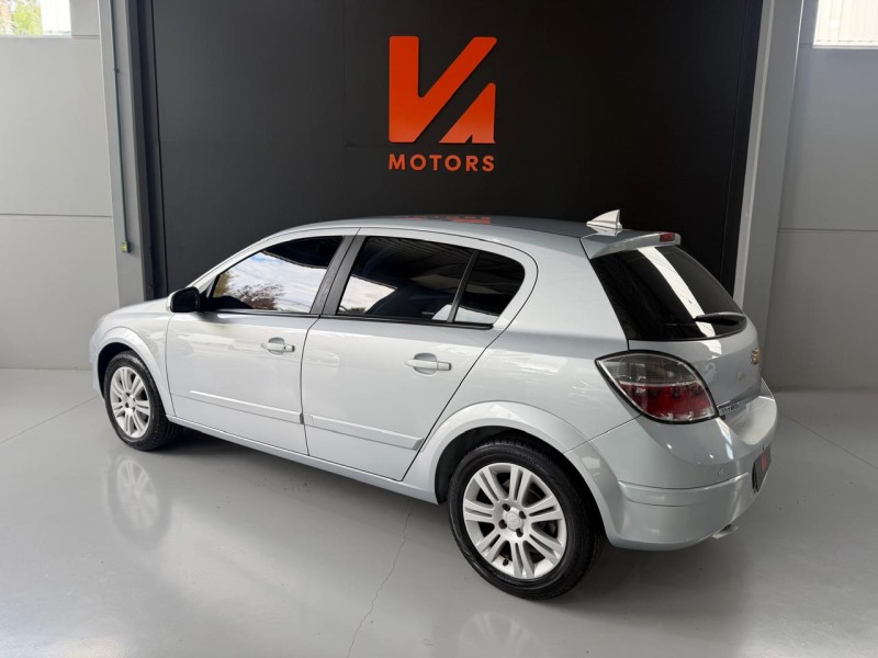 VECTRA 2.0 MPFI GT HATCH 8V FLEX 4P MANUAL - 2011 - CARLOS BARBOSA