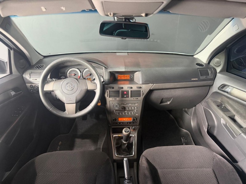 VECTRA 2.0 MPFI GT HATCH 8V FLEX 4P MANUAL - 2011 - CARLOS BARBOSA