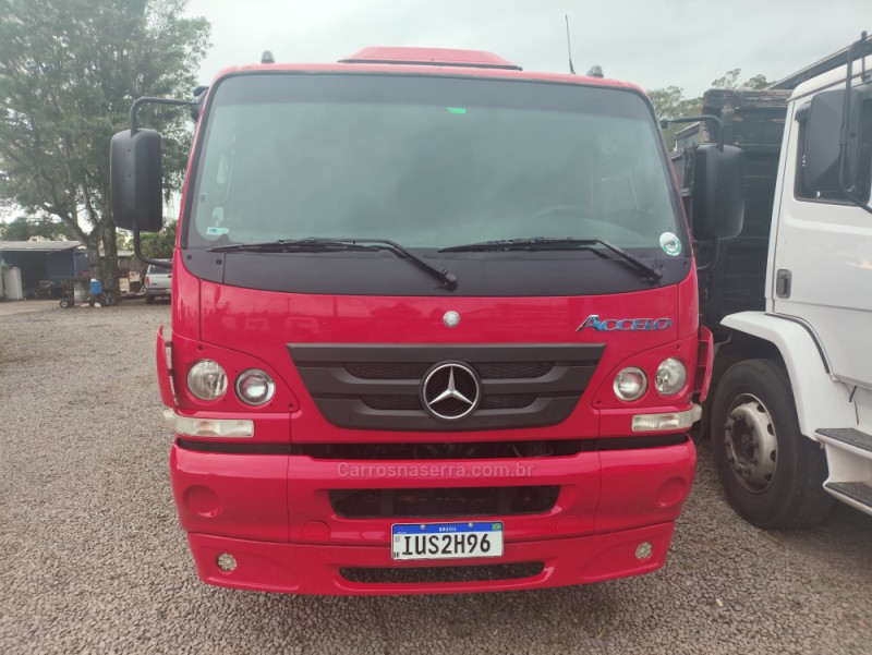 ACCELO 1016 3 EIXOS - 2013 - GARIBALDI