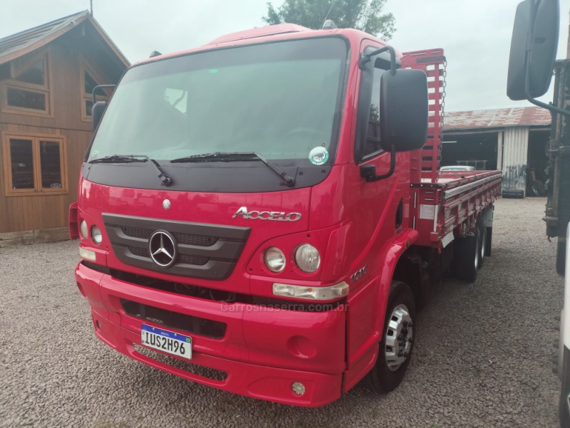 ACCELO 1016 3 EIXOS - 2013 - GARIBALDI