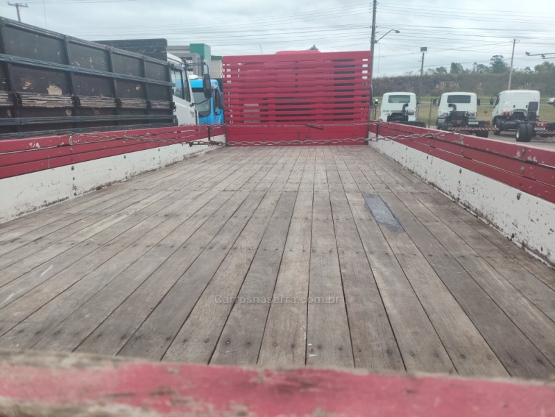 ACCELO 1016 3 EIXOS - 2013 - GARIBALDI