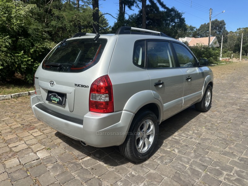 TUCSON 2.0 MPFI GL 16V 142CV 2WD GASOLINA 4P MANUAL - 2011 - NOVA PRATA