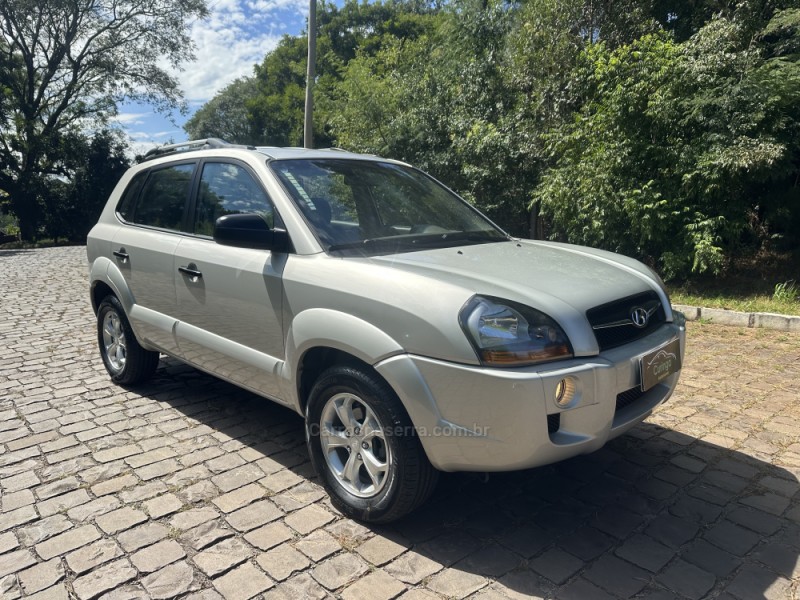 TUCSON 2.0 MPFI GL 16V 142CV 2WD GASOLINA 4P MANUAL - 2011 - NOVA PRATA