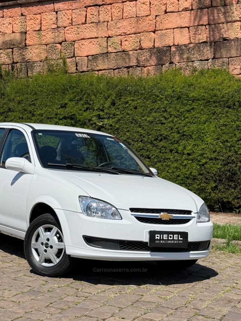 CLASSIC 1.0 MPFI LIFE 8V FLEX 4P MANUAL - 2015 - VENâNCIO AIRES