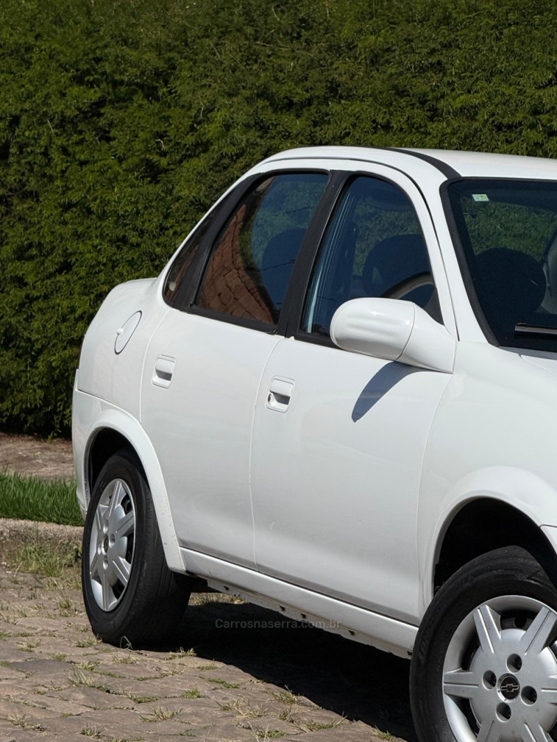 CLASSIC 1.0 MPFI LIFE 8V FLEX 4P MANUAL - 2015 - VENâNCIO AIRES