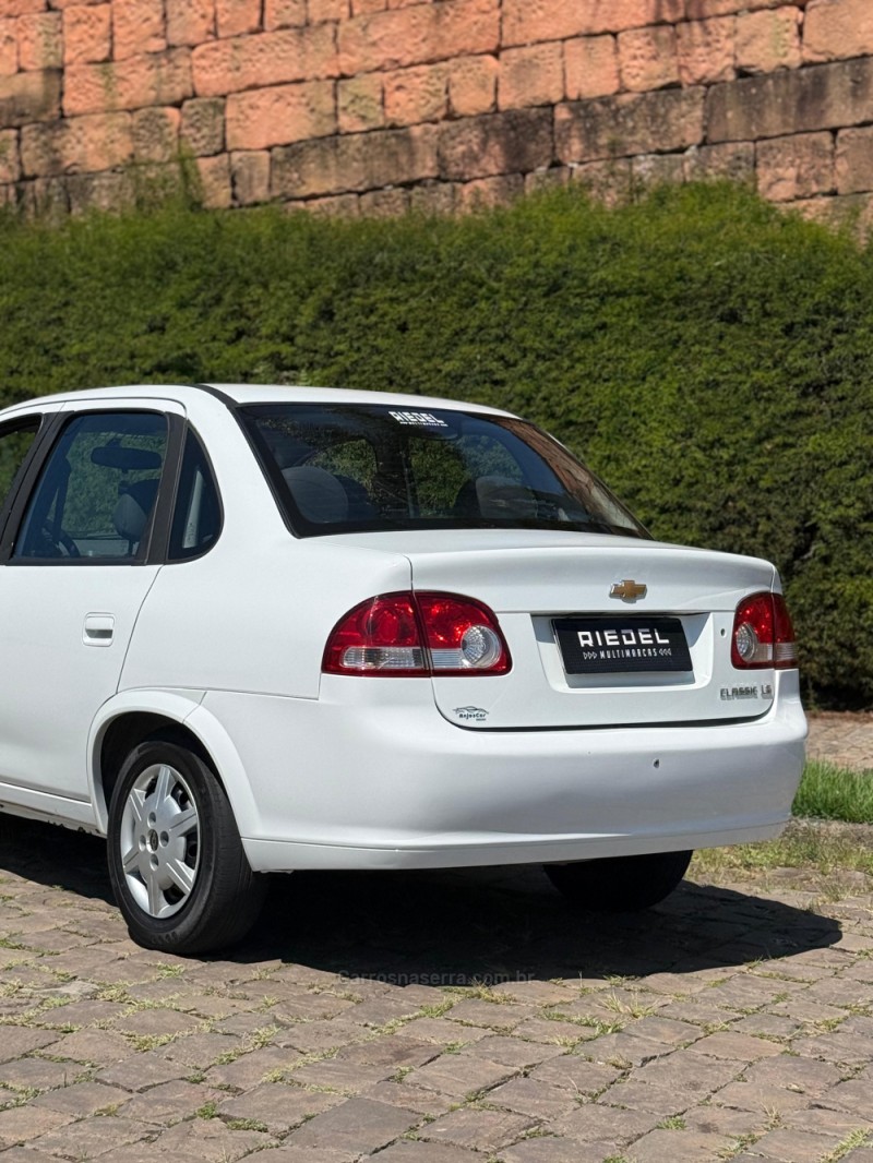 CLASSIC 1.0 MPFI LIFE 8V FLEX 4P MANUAL - 2015 - VENâNCIO AIRES