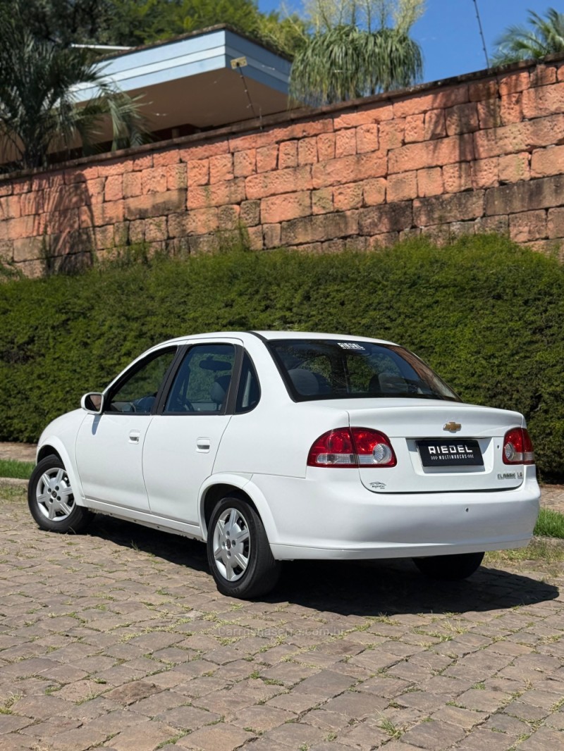 CLASSIC 1.0 MPFI LIFE 8V FLEX 4P MANUAL - 2015 - VENâNCIO AIRES