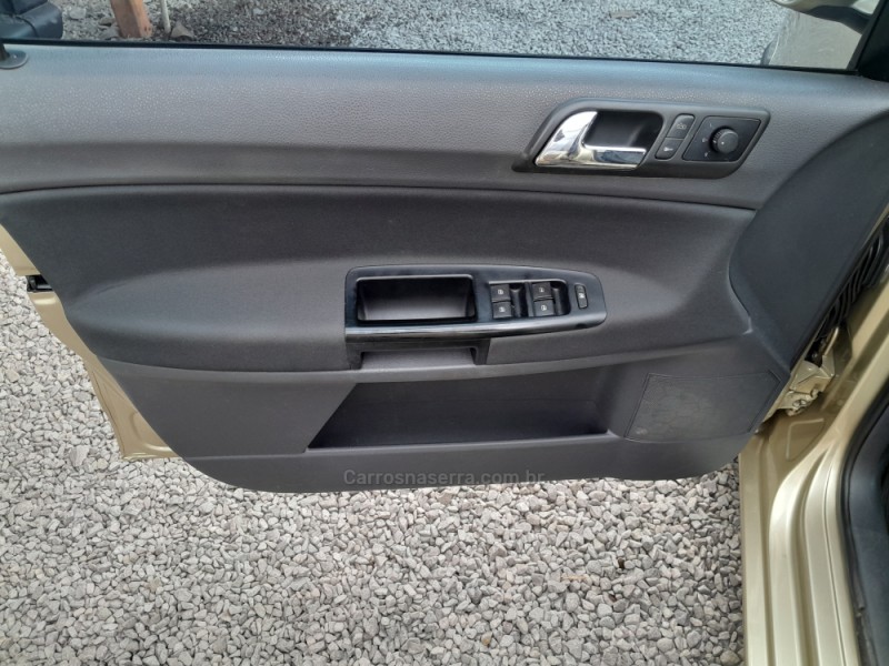 POLO 1.6 MI 8V GASOLINA 4P MANUAL - 2005 - VERANóPOLIS