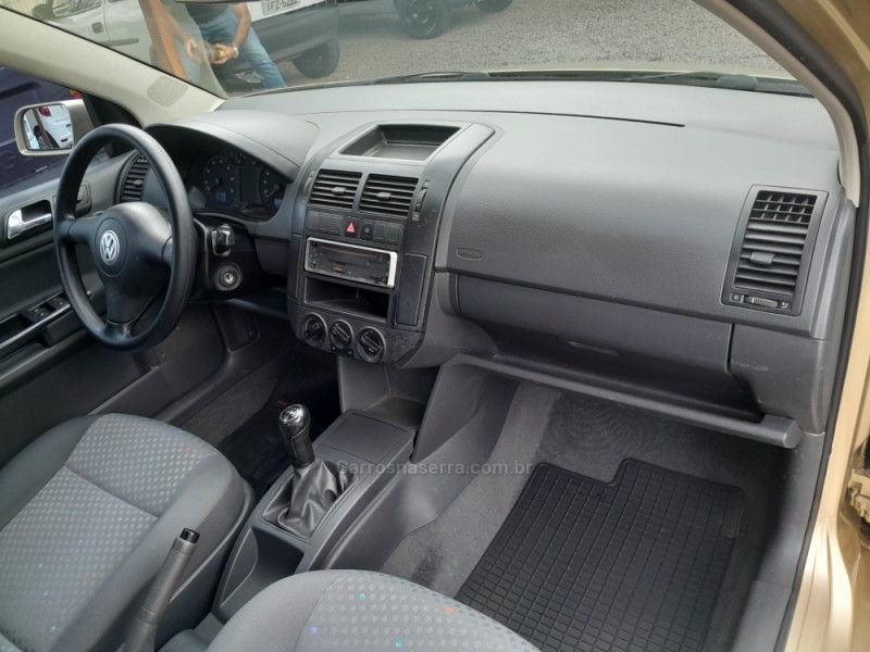 POLO 1.6 MI 8V GASOLINA 4P MANUAL - 2005 - VERANóPOLIS