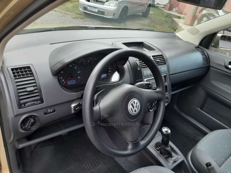 POLO 1.6 MI 8V GASOLINA 4P MANUAL - 2005 - VERANóPOLIS
