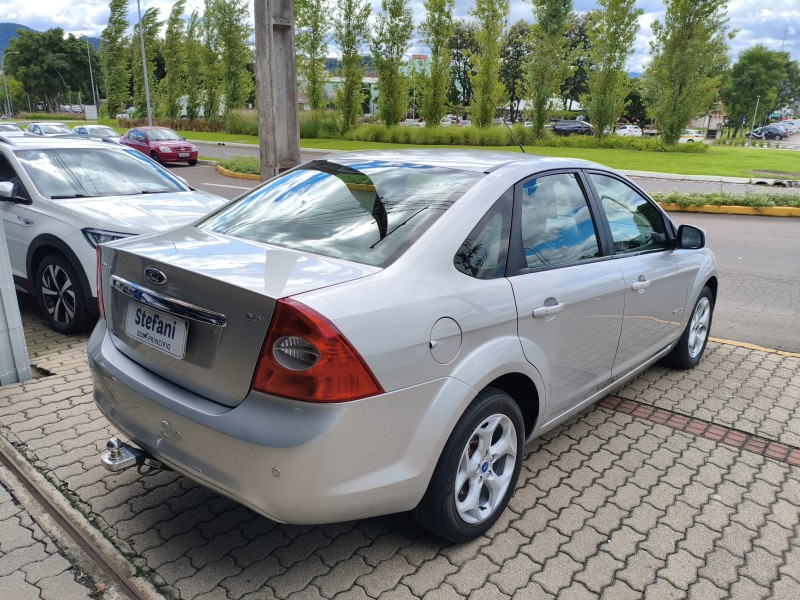 FOCUS 2.0 TITANIUM SEDAN 16V FLEX 4P AUTOMÁTICO - 2011 - BOM PRINCíPIO