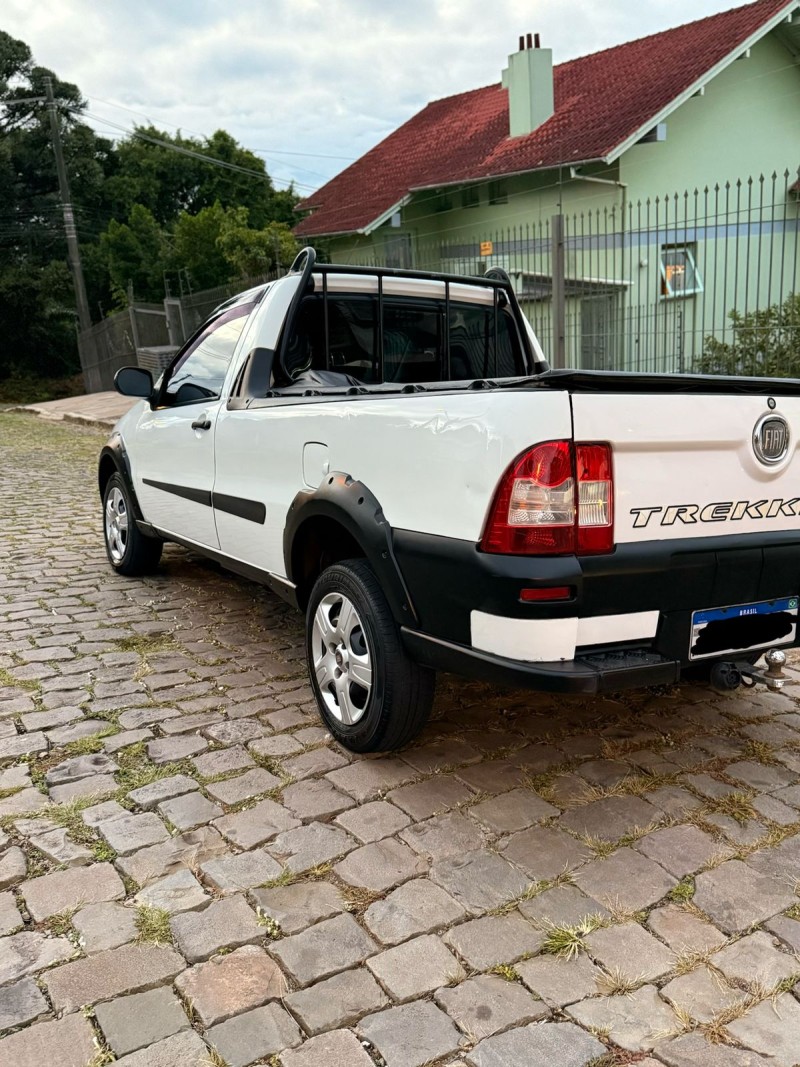 STRADA 1.6 MPI TREKKING CS 16V FLEX 2P MANUAL - 2013 - FARROUPILHA