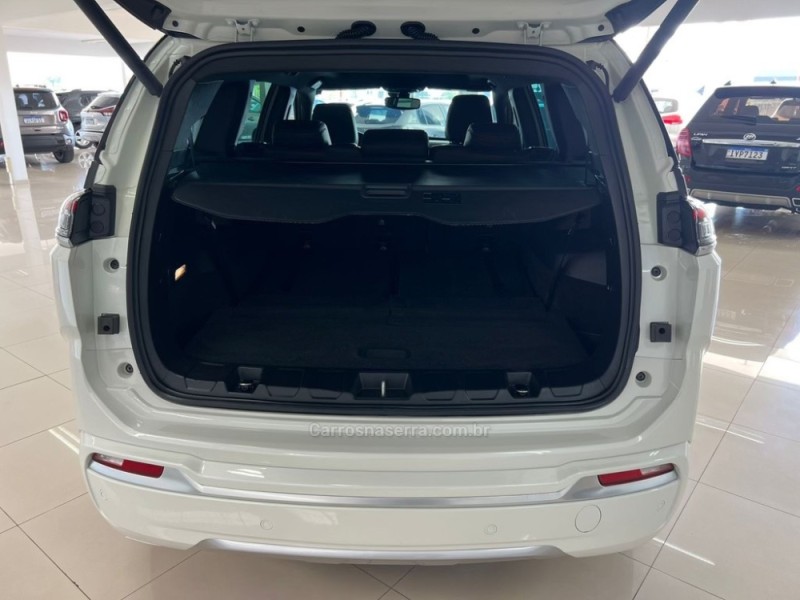 COMMANDER 1.3 OVERLAND T270 16V 4X2 TURBO FLEX 4P AUTOMÁTICO - 2023 - TAQUARA