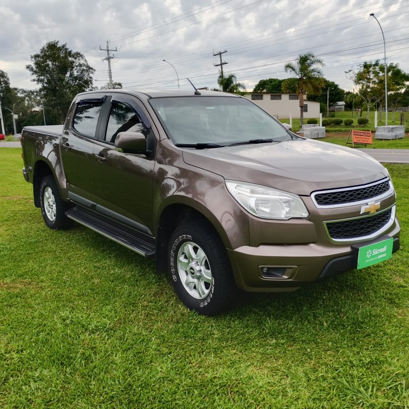S10 2.4 LT 4X2 CD 8V FLEX 4P MANUAL - 2013 - FARROUPILHA